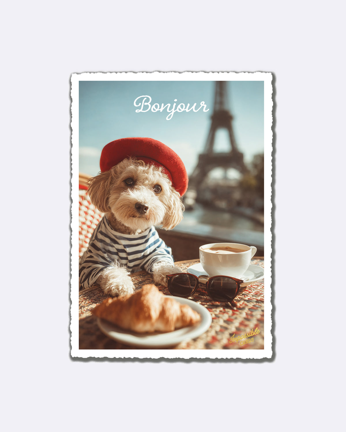 Postkarte mit Hund in gestreiftem Pullover und rotem Barett mit Schriftzug "Bonjour"