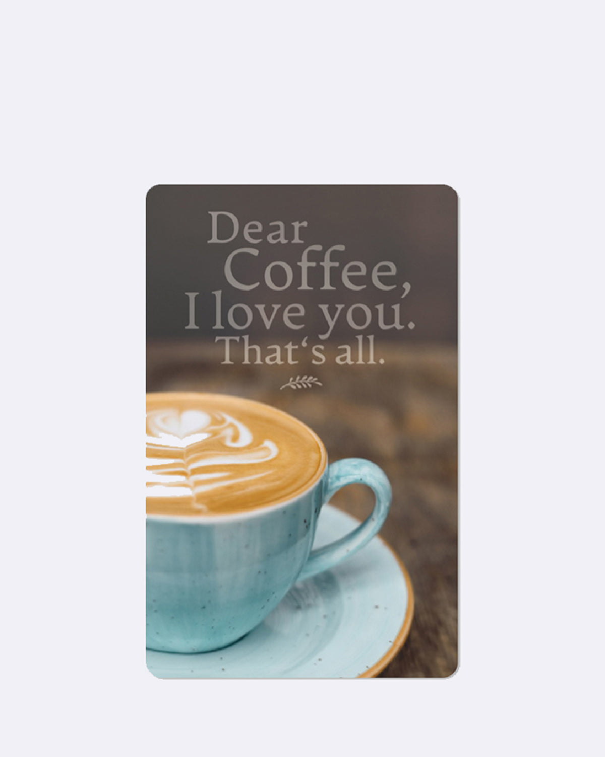 Postkarte mit abgebildeter Kaffeetasse und weißer Schrift
