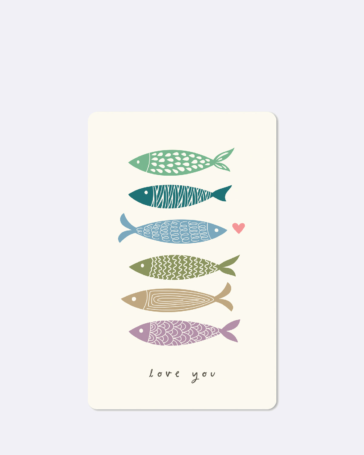 Postkarte in weiß mit abgebildeten Fischen in bunten Farben